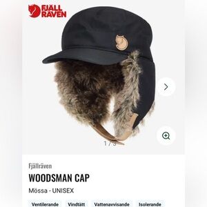 Fjallraven Woodsman Cap - Black with Brown Accent Fur